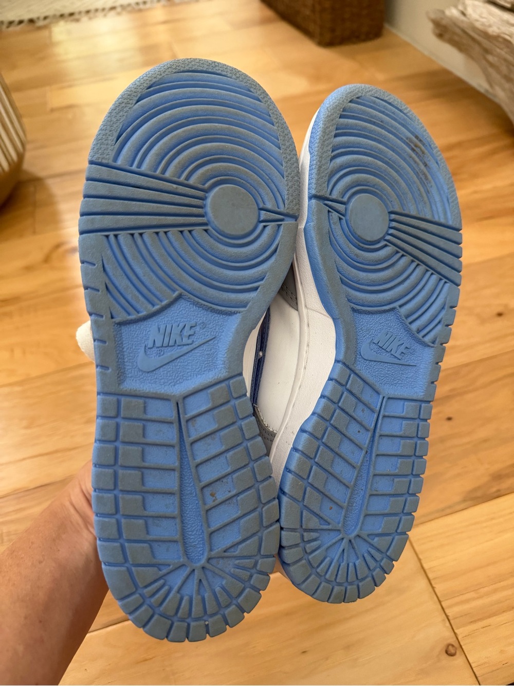 Nike, low-top, white with gray accents and blue swoosh, boys, 6Y - Picture 5 of 6
